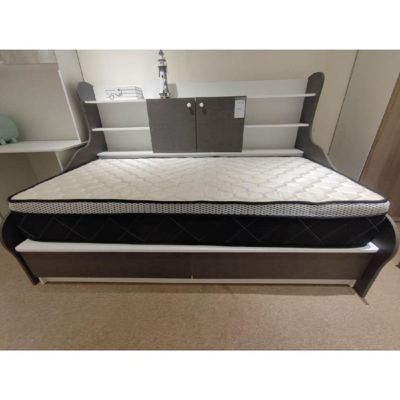 Daybed with Pullout Storage