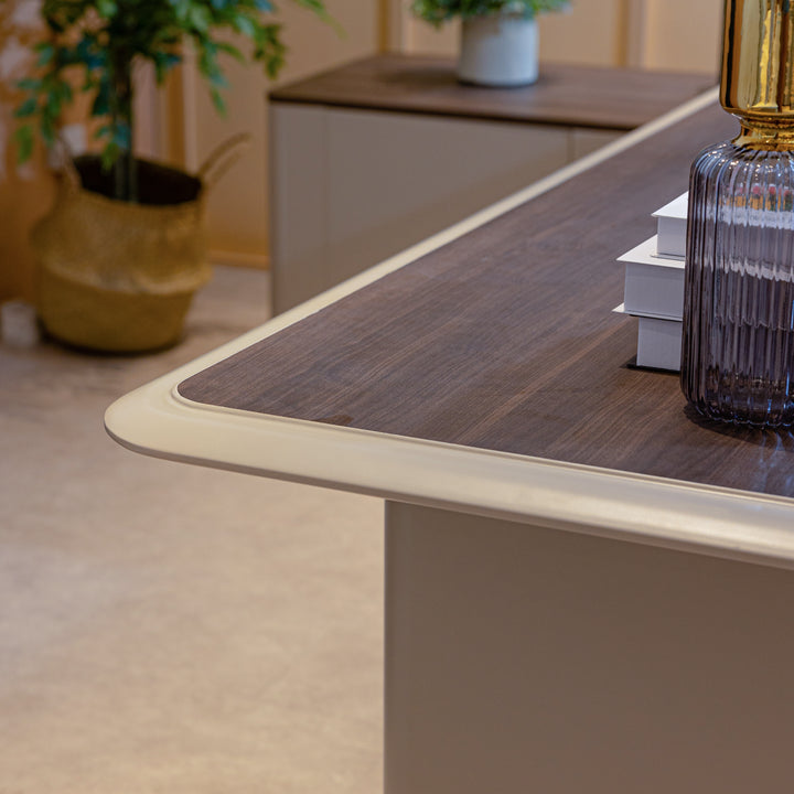 AVIS Director Table