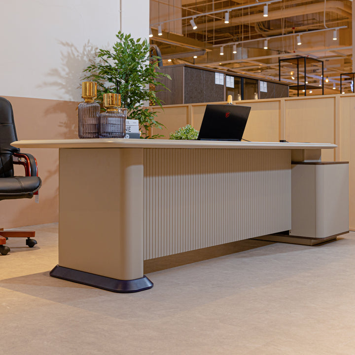 AVIS Director Table